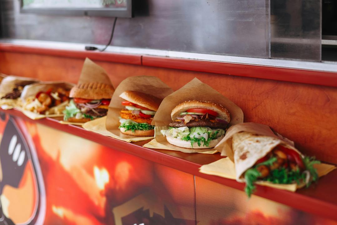 Foodtruck spécialisé en burgers, Book My FoodTruck, une touche gourmande pour fêtes d'enfants.