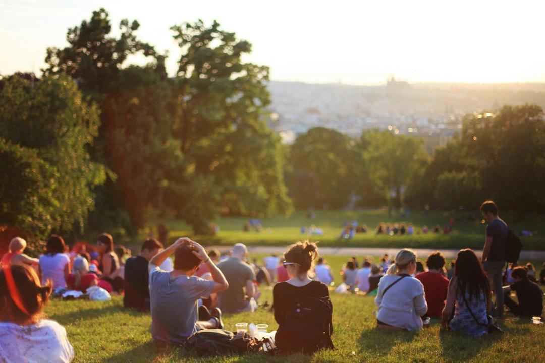 Foodtruck pour événements en extérieur, Book My FoodTruck, repas conviviaux et en plein air.